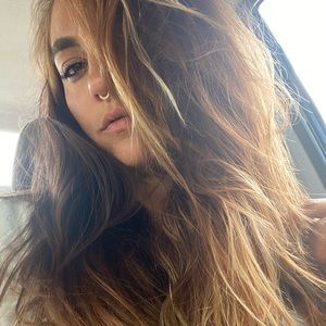 Meet your Posher, Caitlin